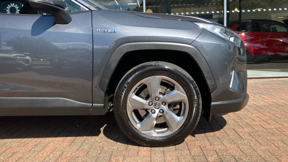 Toyota RAV4 2.5 VVT-i Hybrid Design 5dr CVT 2WD Hybrid Estate - Image 25