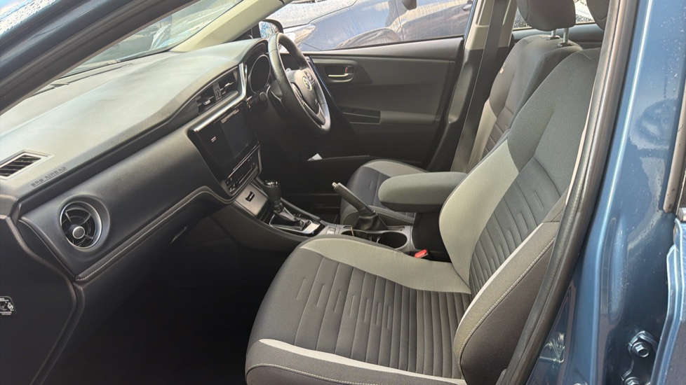 Toyota Auris 1.2T Icon Tech TSS 5dr CVT Petrol Hatchback - Image 5