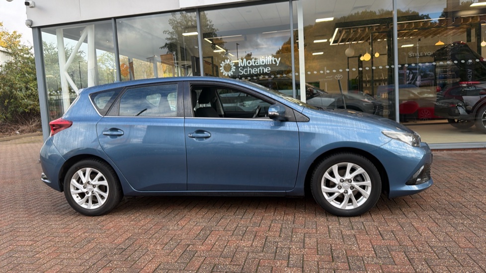 Toyota Auris 1.2T Icon Tech TSS 5dr CVT Petrol Hatchback - Image 23
