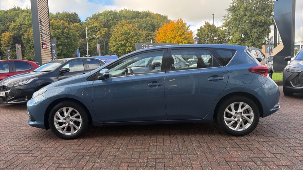 Toyota Auris 1.2T Icon Tech TSS 5dr CVT Petrol Hatchback - Image 24