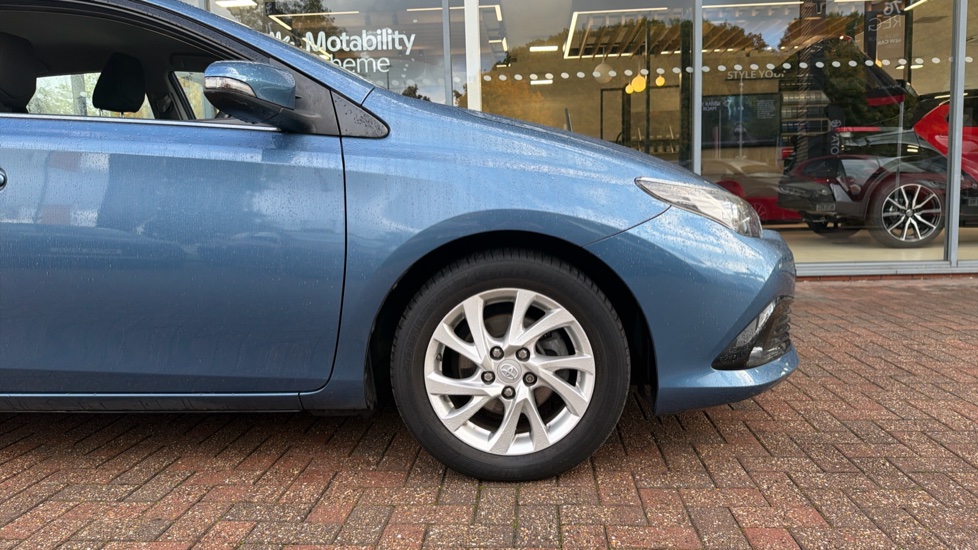 Toyota Auris 1.2T Icon Tech TSS 5dr CVT Petrol Hatchback - Image 25