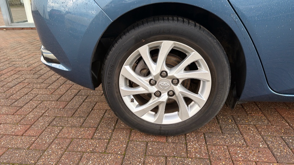 Toyota Auris 1.2T Icon Tech TSS 5dr CVT Petrol Hatchback - Image 42