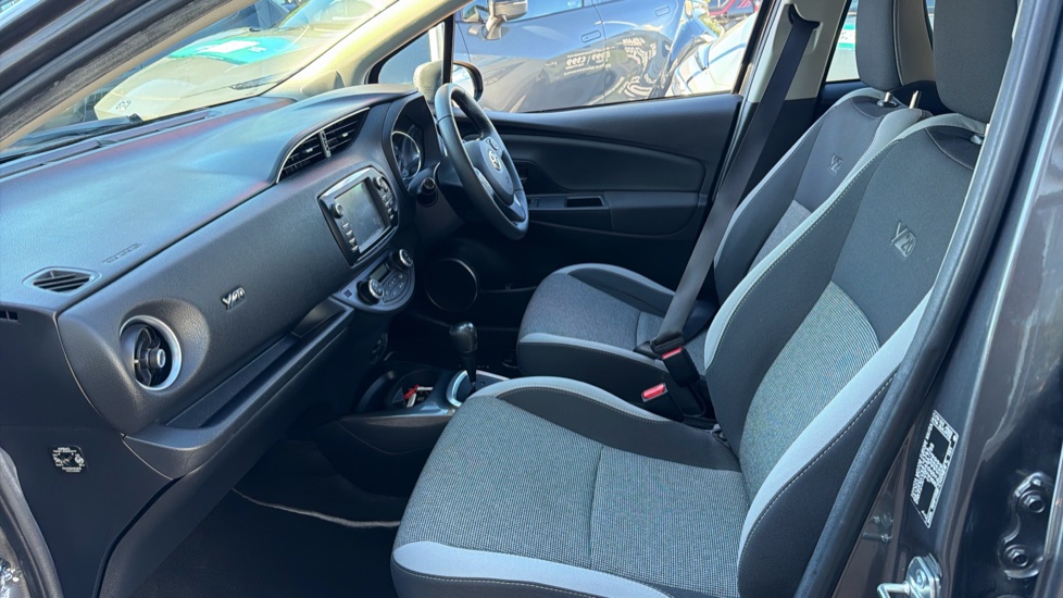 Toyota Yaris 1.5 Hybrid Y20 5dr CVT [Bi-tone] Hybrid Hatchback - Image 5