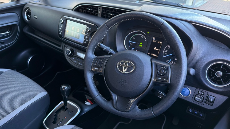 Toyota Yaris 1.5 Hybrid Y20 5dr CVT [Bi-tone] Hybrid Hatchback - Image 7