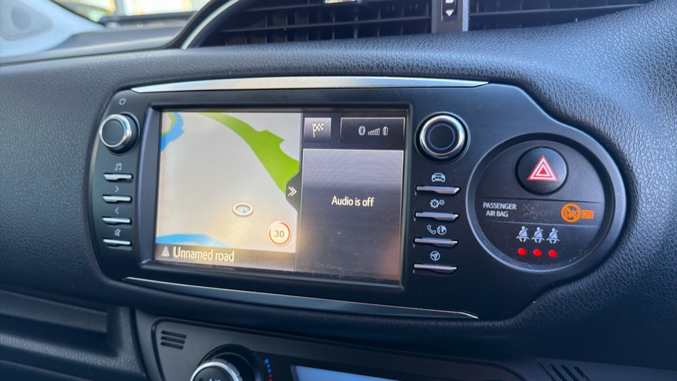 Toyota Yaris 1.5 Hybrid Y20 5dr CVT [Bi-tone] Hybrid Hatchback - Image 9