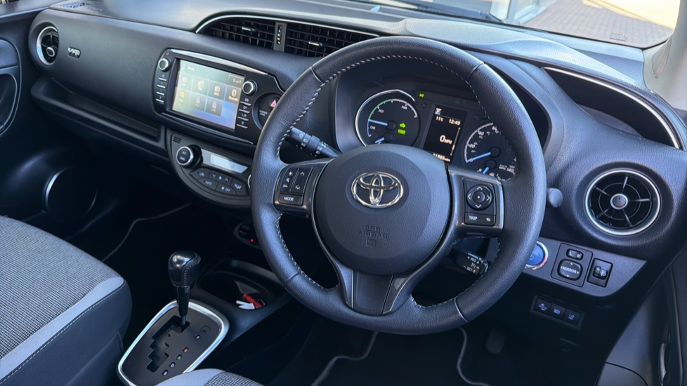 Toyota Yaris 1.5 Hybrid Y20 5dr CVT [Bi-tone] Hybrid Hatchback - Image 10