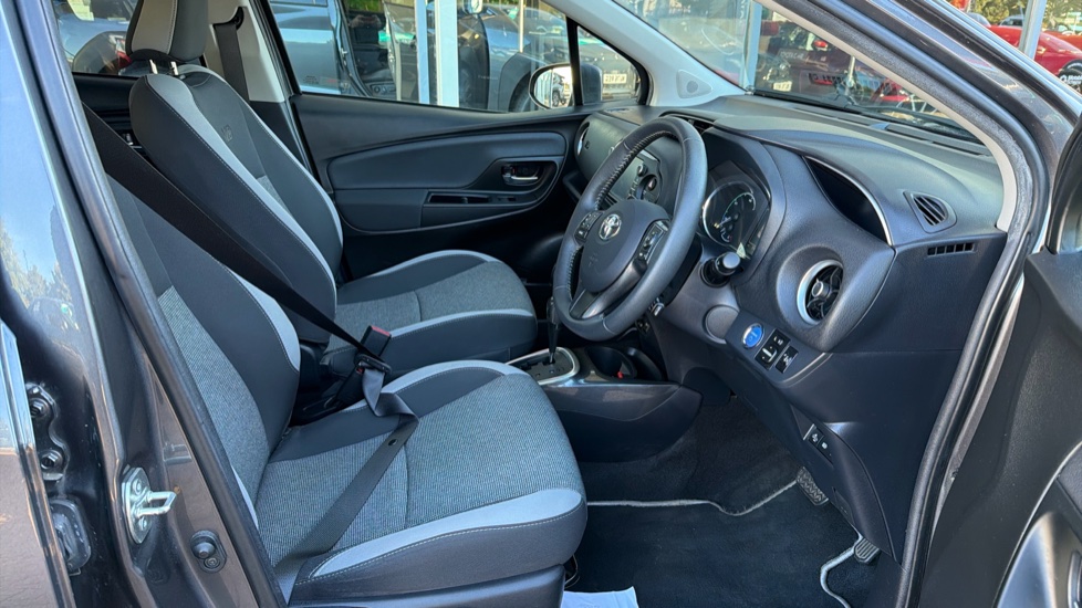 Toyota Yaris 1.5 Hybrid Y20 5dr CVT [Bi-tone] Hybrid Hatchback - Image 12