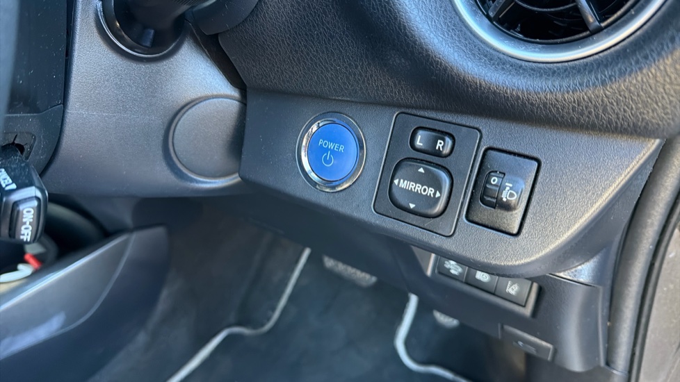 Toyota Yaris 1.5 Hybrid Y20 5dr CVT [Bi-tone] Hybrid Hatchback - Image 16