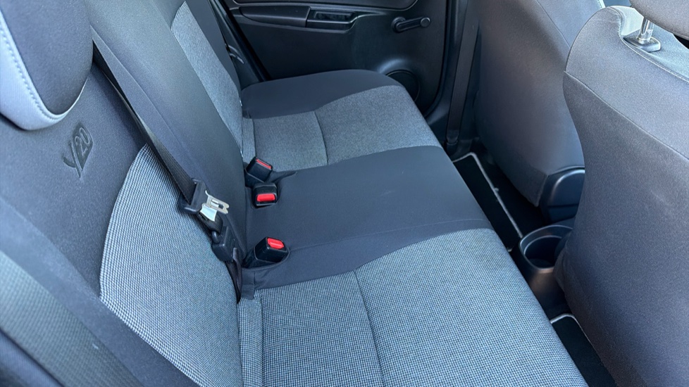 Toyota Yaris 1.5 Hybrid Y20 5dr CVT [Bi-tone] Hybrid Hatchback - Image 17