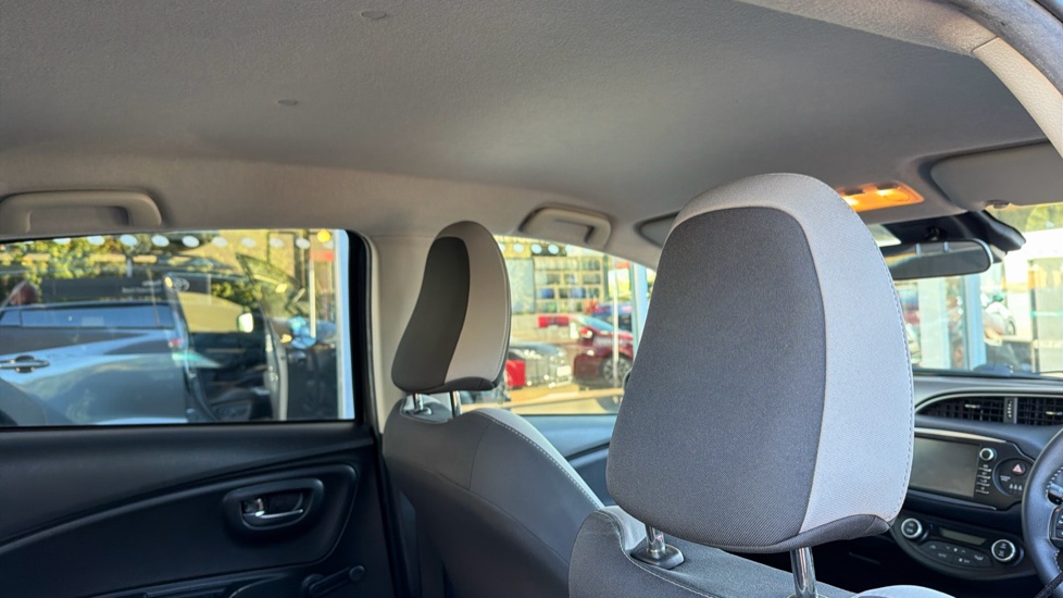 Toyota Yaris 1.5 Hybrid Y20 5dr CVT [Bi-tone] Hybrid Hatchback - Image 19