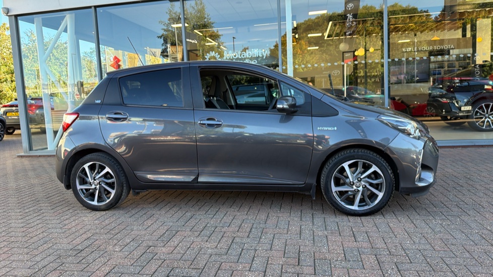 Toyota Yaris 1.5 Hybrid Y20 5dr CVT [Bi-tone] Hybrid Hatchback - Image 23