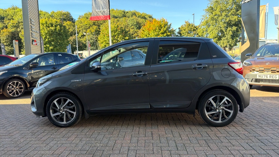 Toyota Yaris 1.5 Hybrid Y20 5dr CVT [Bi-tone] Hybrid Hatchback - Image 24