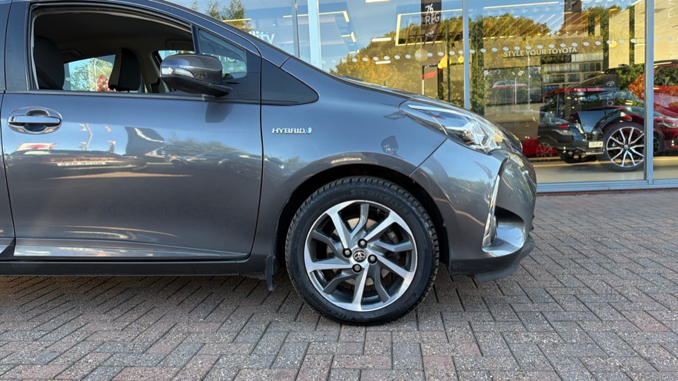 Toyota Yaris 1.5 Hybrid Y20 5dr CVT [Bi-tone] Hybrid Hatchback - Image 25