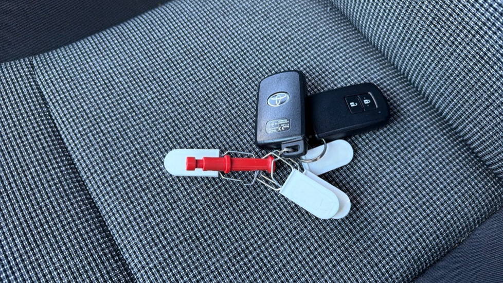 Toyota Yaris 1.5 Hybrid Y20 5dr CVT [Bi-tone] Hybrid Hatchback - Image 28