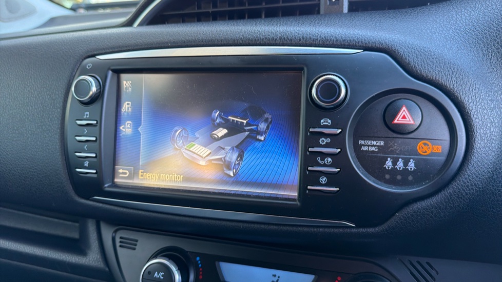 Toyota Yaris 1.5 Hybrid Y20 5dr CVT [Bi-tone] Hybrid Hatchback - Image 30