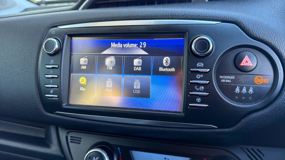 Toyota Yaris 1.5 Hybrid Y20 5dr CVT [Bi-tone] Hybrid Hatchback - Image 32