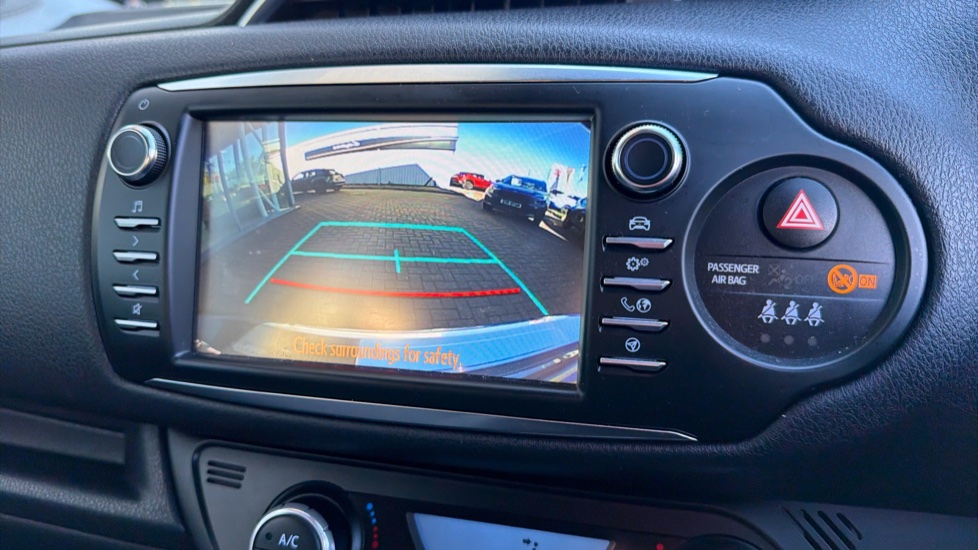 Toyota Yaris 1.5 Hybrid Y20 5dr CVT [Bi-tone] Hybrid Hatchback - Image 33