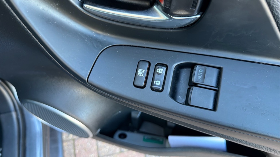 Toyota Yaris 1.5 Hybrid Y20 5dr CVT [Bi-tone] Hybrid Hatchback - Image 35