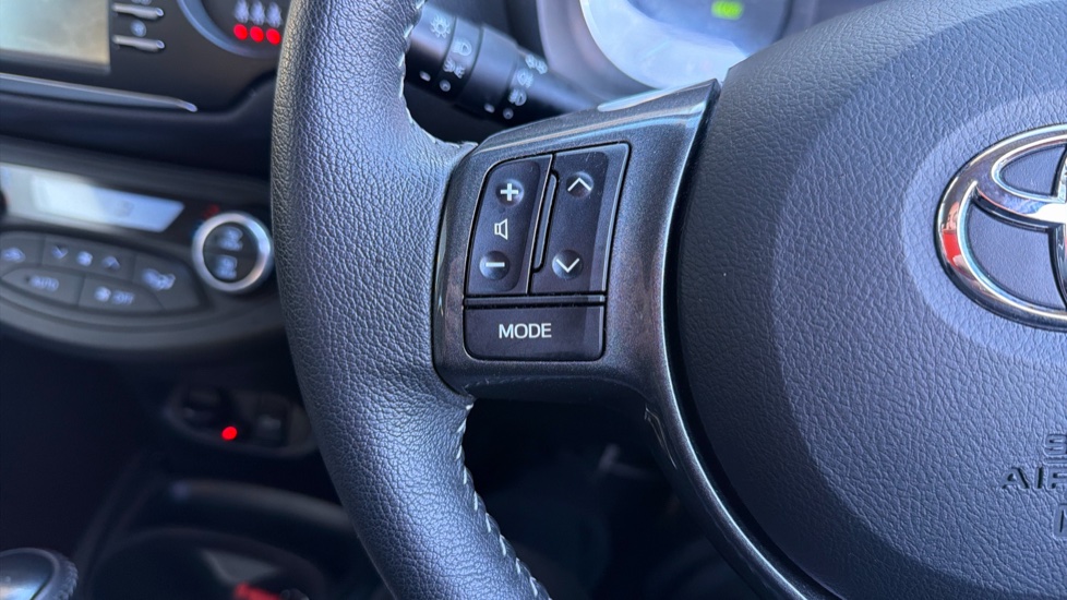 Toyota Yaris 1.5 Hybrid Y20 5dr CVT [Bi-tone] Hybrid Hatchback - Image 36