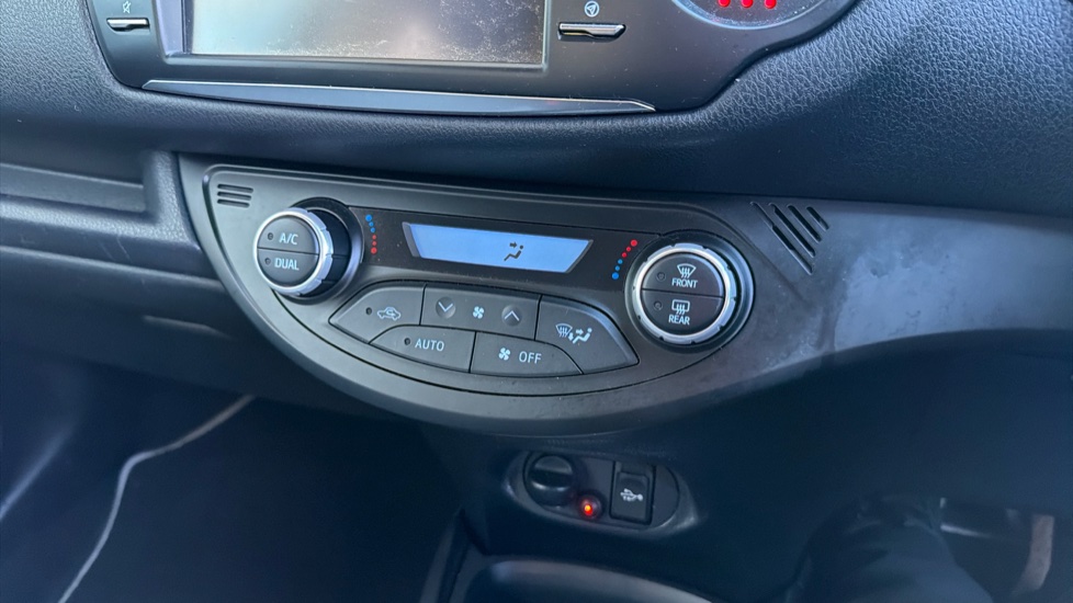 Toyota Yaris 1.5 Hybrid Y20 5dr CVT [Bi-tone] Hybrid Hatchback - Image 39