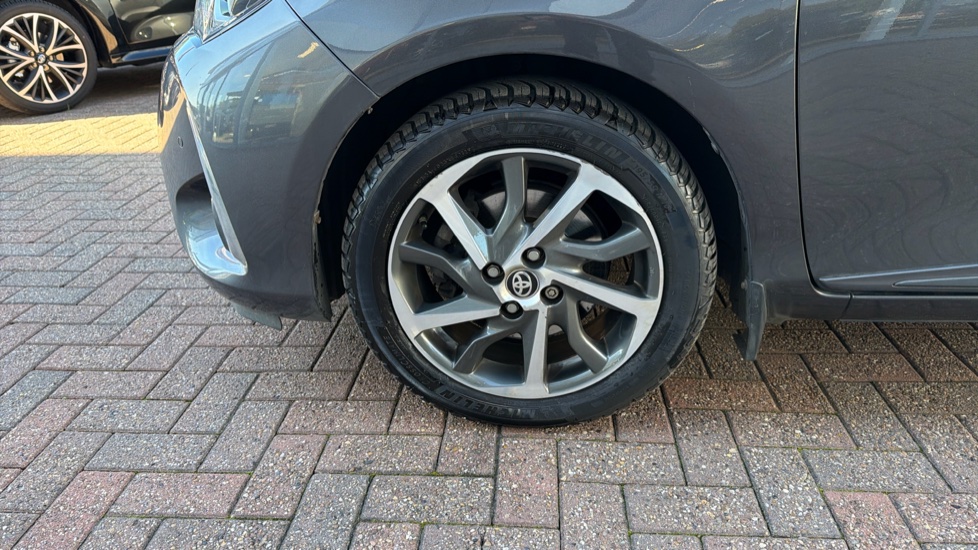 Toyota Yaris 1.5 Hybrid Y20 5dr CVT [Bi-tone] Hybrid Hatchback - Image 43