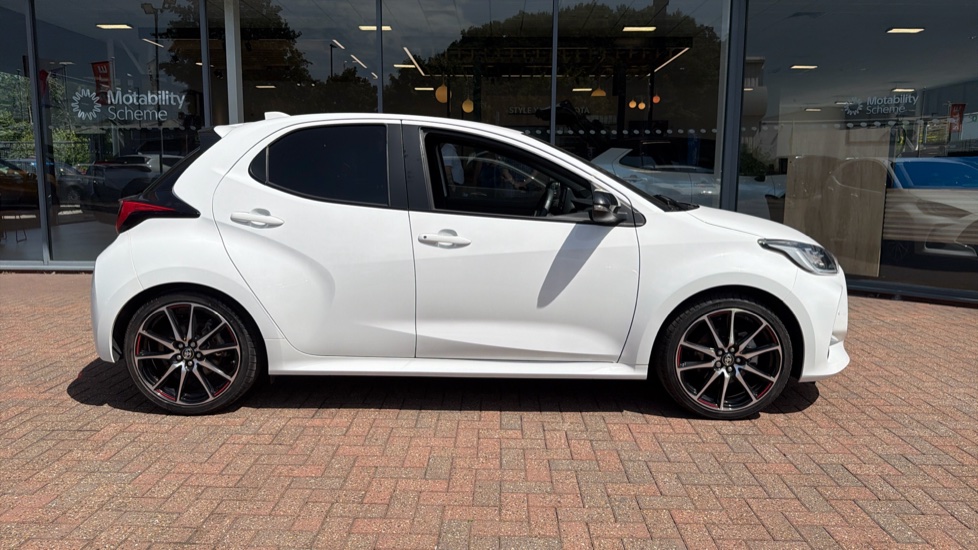 Toyota Yaris 1.5 Hybrid GR Sport 5dr CVT Hybrid Hatchback - Image 23