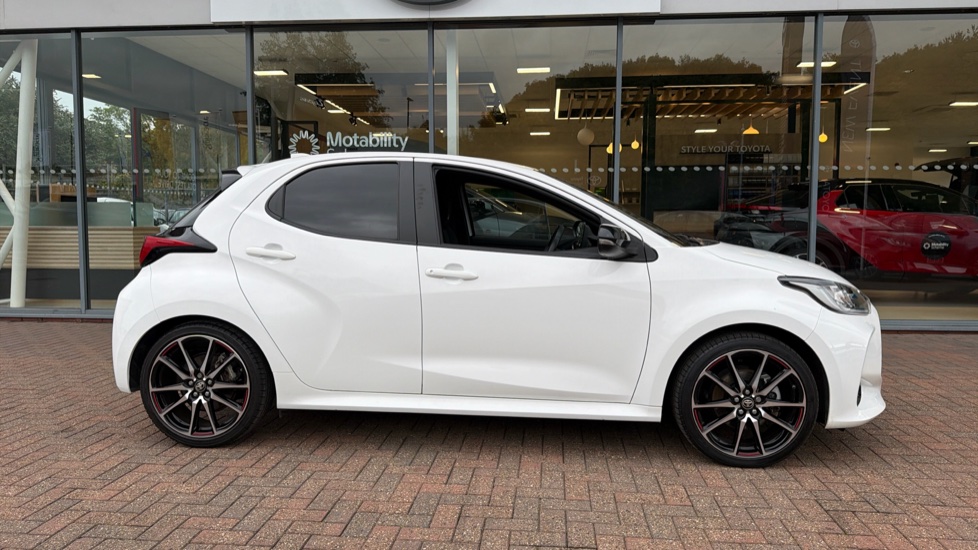Toyota Yaris 1.5 Hybrid GR Sport 5dr CVT Hybrid Hatchback - Image 23