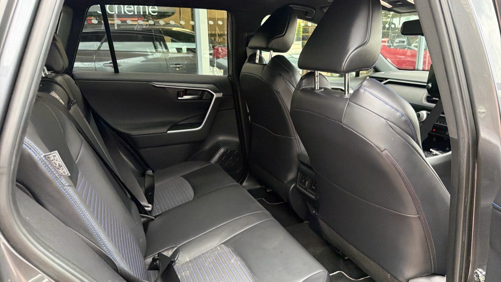 Toyota RAV4 2.5 VVT-i Hybrid Dynamic 5dr CVT 2WD Hybrid Estate - Image 8