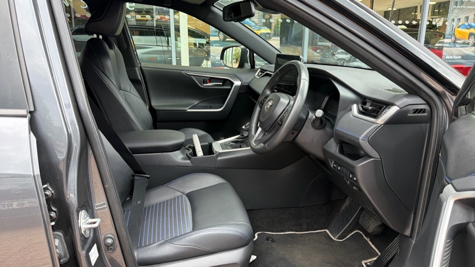 Toyota RAV4 2.5 VVT-i Hybrid Dynamic 5dr CVT 2WD Hybrid Estate - Image 12