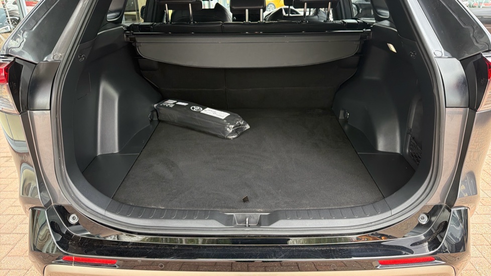 Toyota RAV4 2.5 VVT-i Hybrid Dynamic 5dr CVT 2WD Hybrid Estate - Image 13