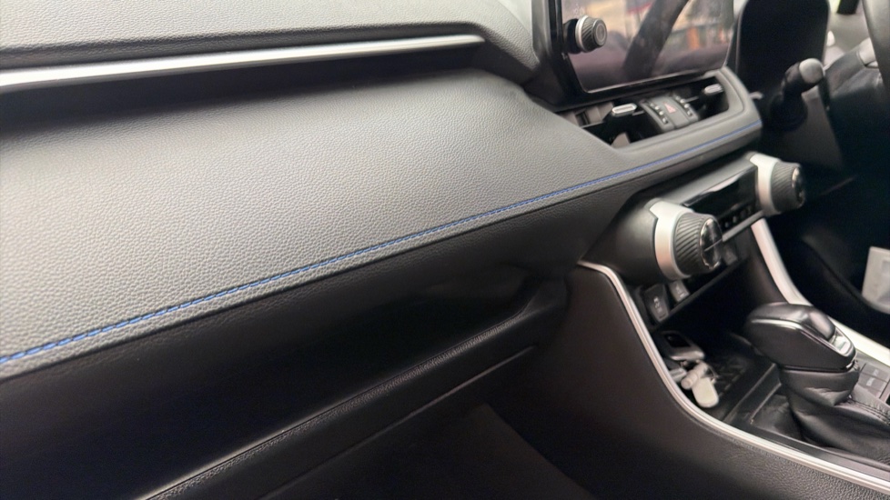 Toyota RAV4 2.5 VVT-i Hybrid Dynamic 5dr CVT 2WD Hybrid Estate - Image 16
