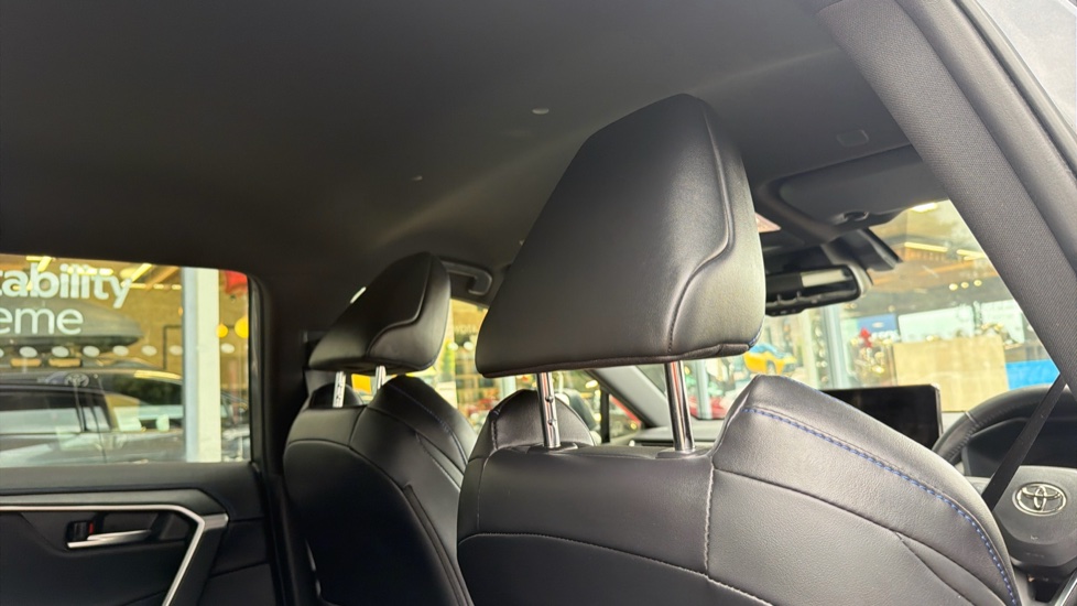 Toyota RAV4 2.5 VVT-i Hybrid Dynamic 5dr CVT 2WD Hybrid Estate - Image 19