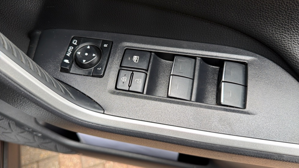 Toyota RAV4 2.5 VVT-i Hybrid Dynamic 5dr CVT 2WD Hybrid Estate - Image 35