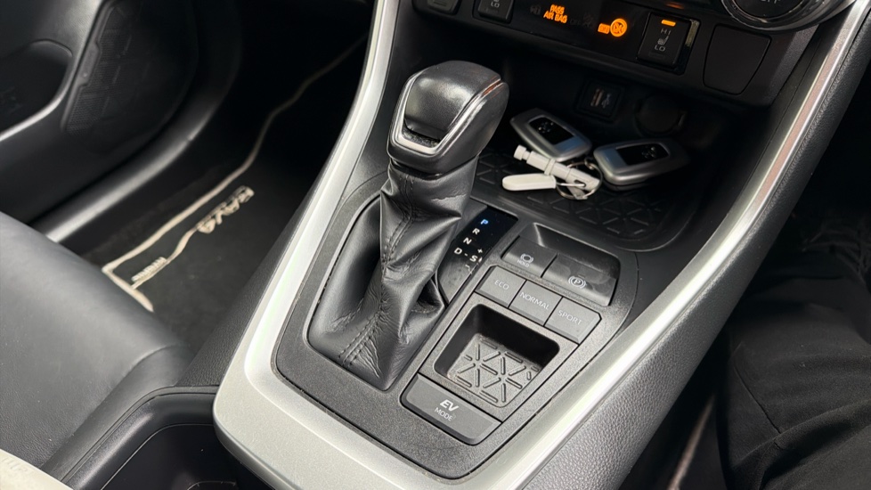 Toyota RAV4 2.5 VVT-i Hybrid Dynamic 5dr CVT 2WD Hybrid Estate - Image 40