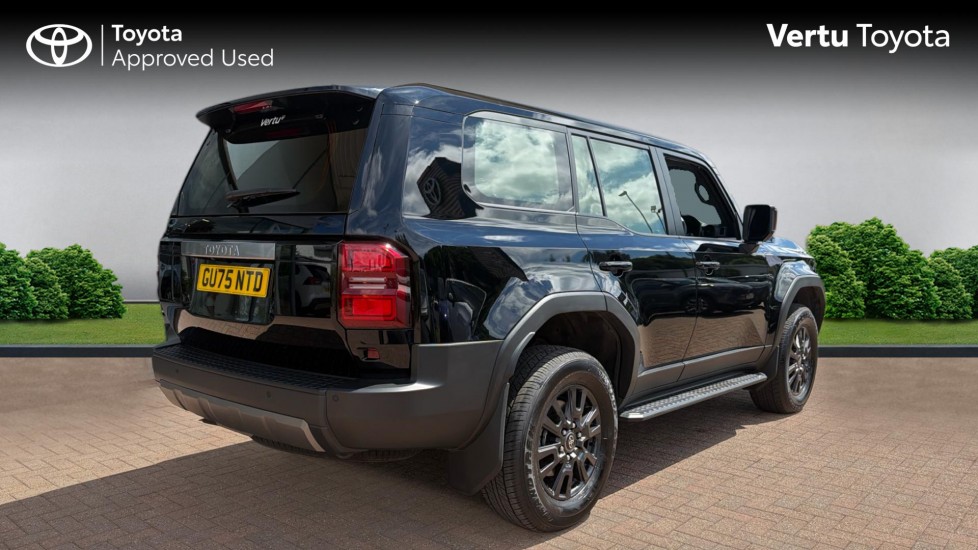 Toyota Land Cruiser Diesel 2.8D 205 Commercial Auto - Image 2