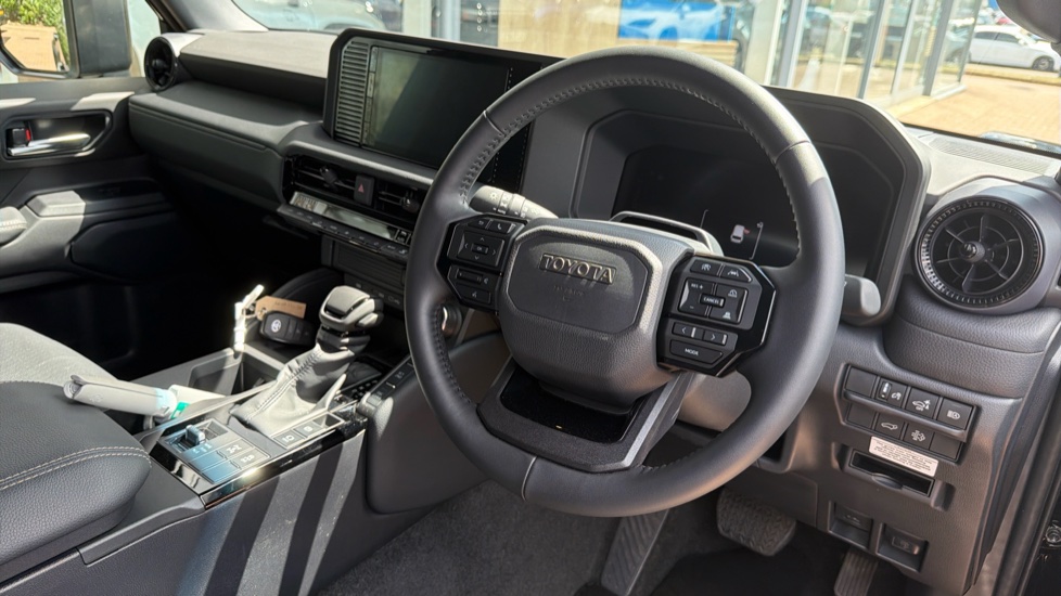 Toyota Land Cruiser Diesel 2.8D 205 Commercial Auto - Image 7