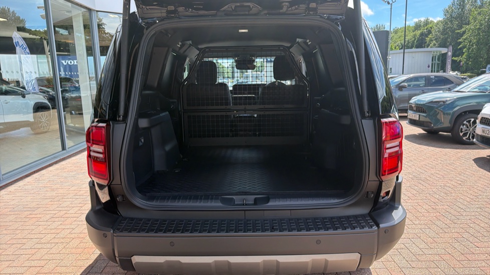 Toyota Land Cruiser Diesel 2.8D 205 Commercial Auto - Image 13