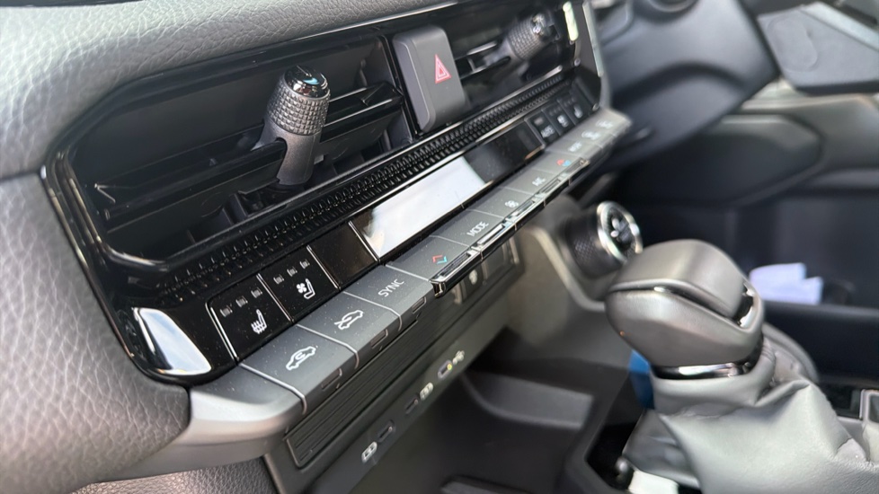 Toyota Land Cruiser Diesel 2.8D 205 Commercial Auto - Image 16
