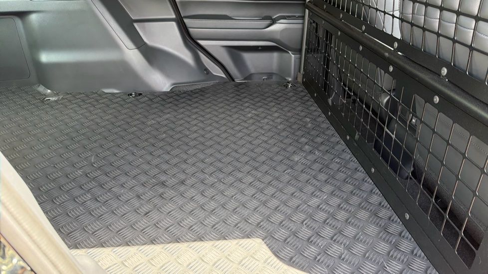 Toyota Land Cruiser Diesel 2.8D 205 Commercial Auto - Image 17