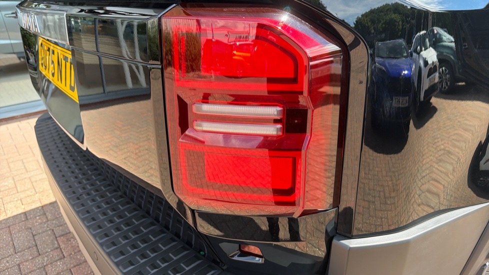 Toyota Land Cruiser Diesel 2.8D 205 Commercial Auto - Image 21