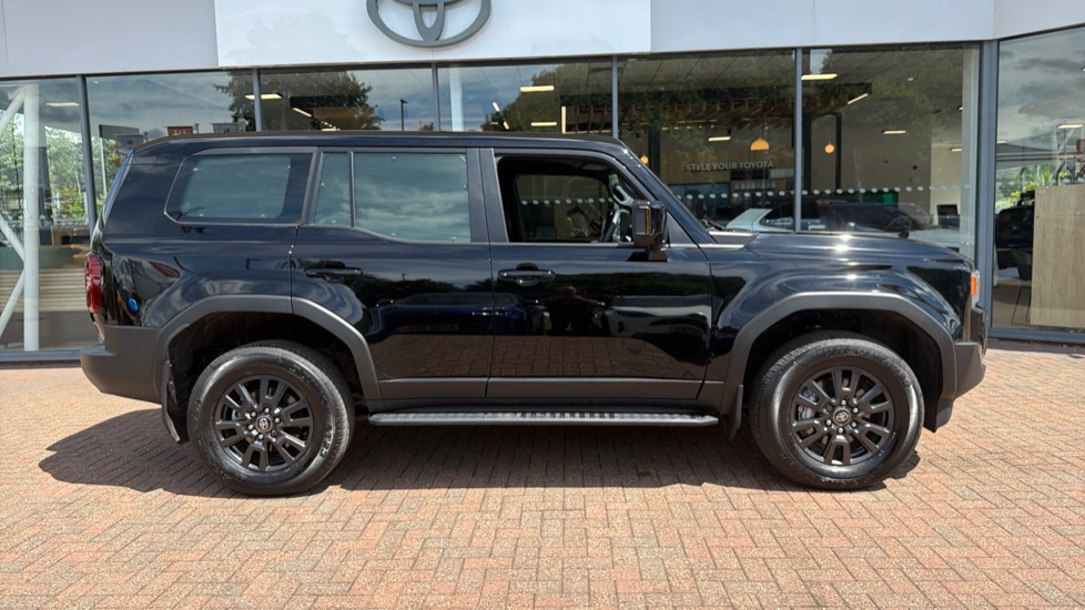Toyota Land Cruiser Diesel 2.8D 205 Commercial Auto - Image 23