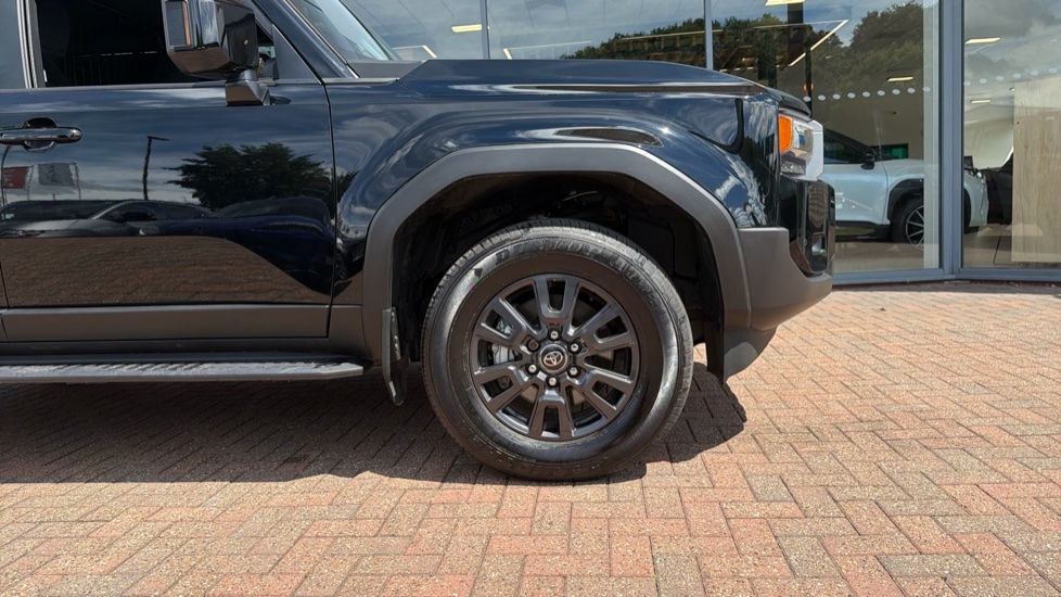 Toyota Land Cruiser Diesel 2.8D 205 Commercial Auto - Image 25