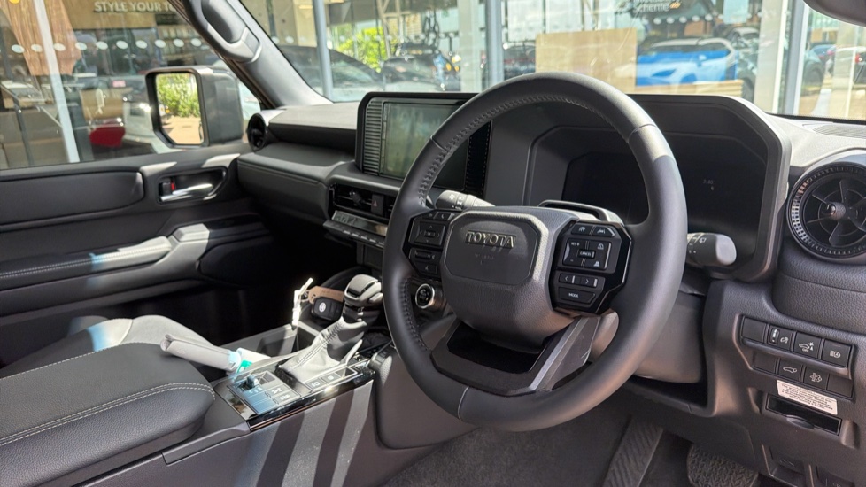 Toyota Land Cruiser Diesel 2.8D 205 Commercial Auto - Image 34
