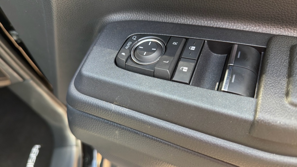 Toyota Land Cruiser Diesel 2.8D 205 Commercial Auto - Image 35