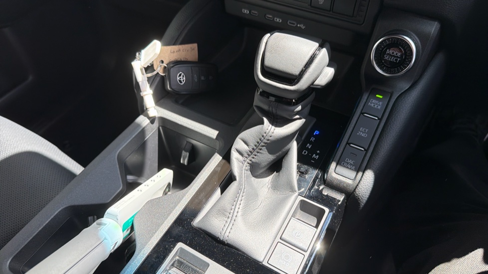 Toyota Land Cruiser Diesel 2.8D 205 Commercial Auto - Image 40