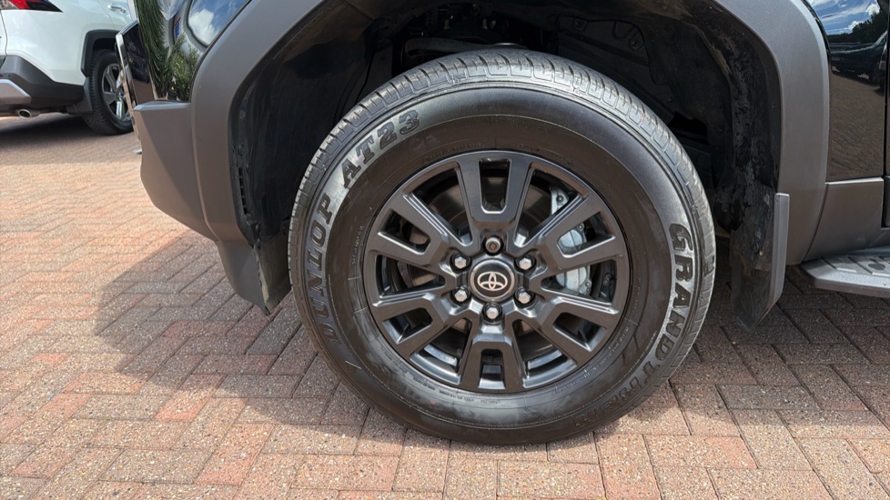 Toyota Land Cruiser Diesel 2.8D 205 Commercial Auto - Image 43