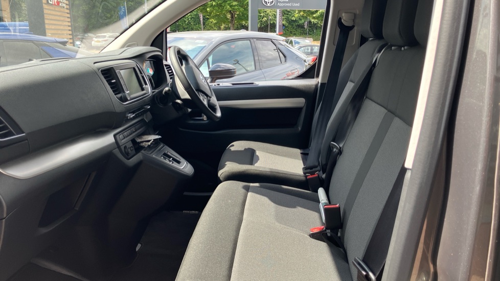 Toyota Proace Verso 100kW Shuttle Long 50kWh 5dr Auto Electric Estate - Image 5