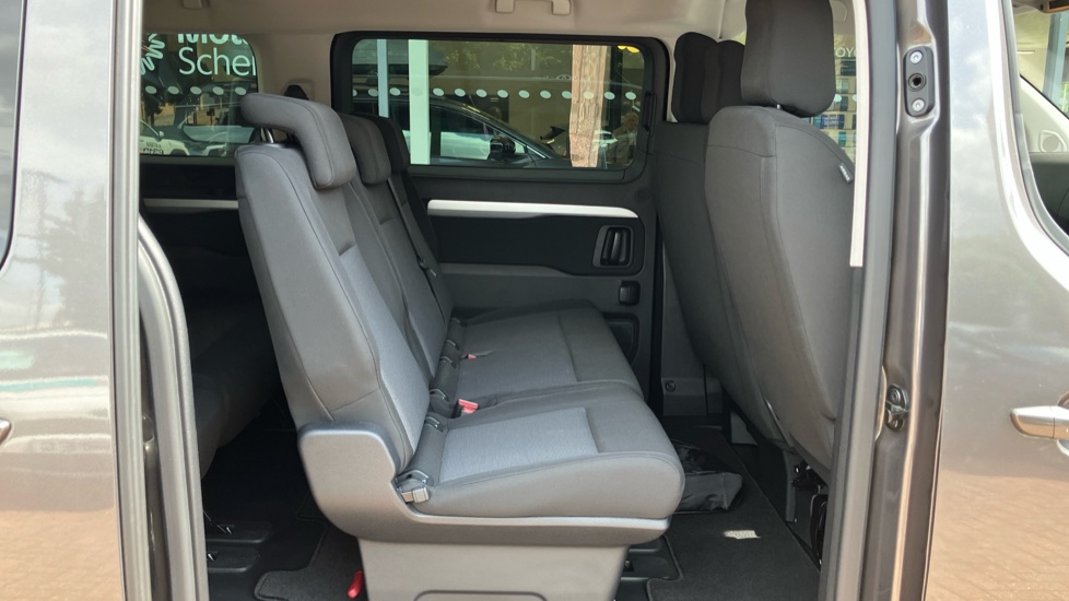 Toyota Proace Verso 100kW Shuttle Long 50kWh 5dr Auto Electric Estate - Image 8