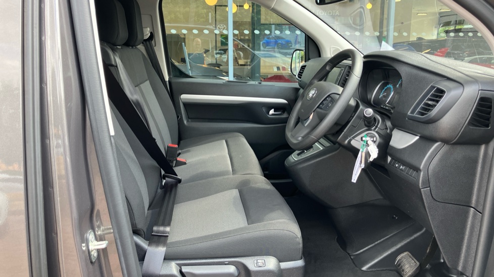 Toyota Proace Verso 100kW Shuttle Long 50kWh 5dr Auto Electric Estate - Image 12