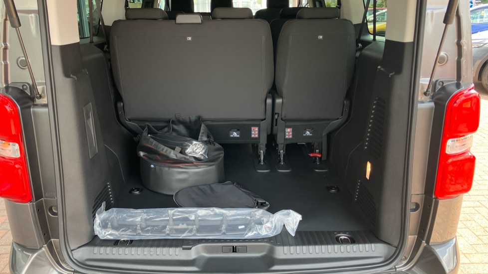 Toyota Proace Verso 100kW Shuttle Long 50kWh 5dr Auto Electric Estate - Image 13